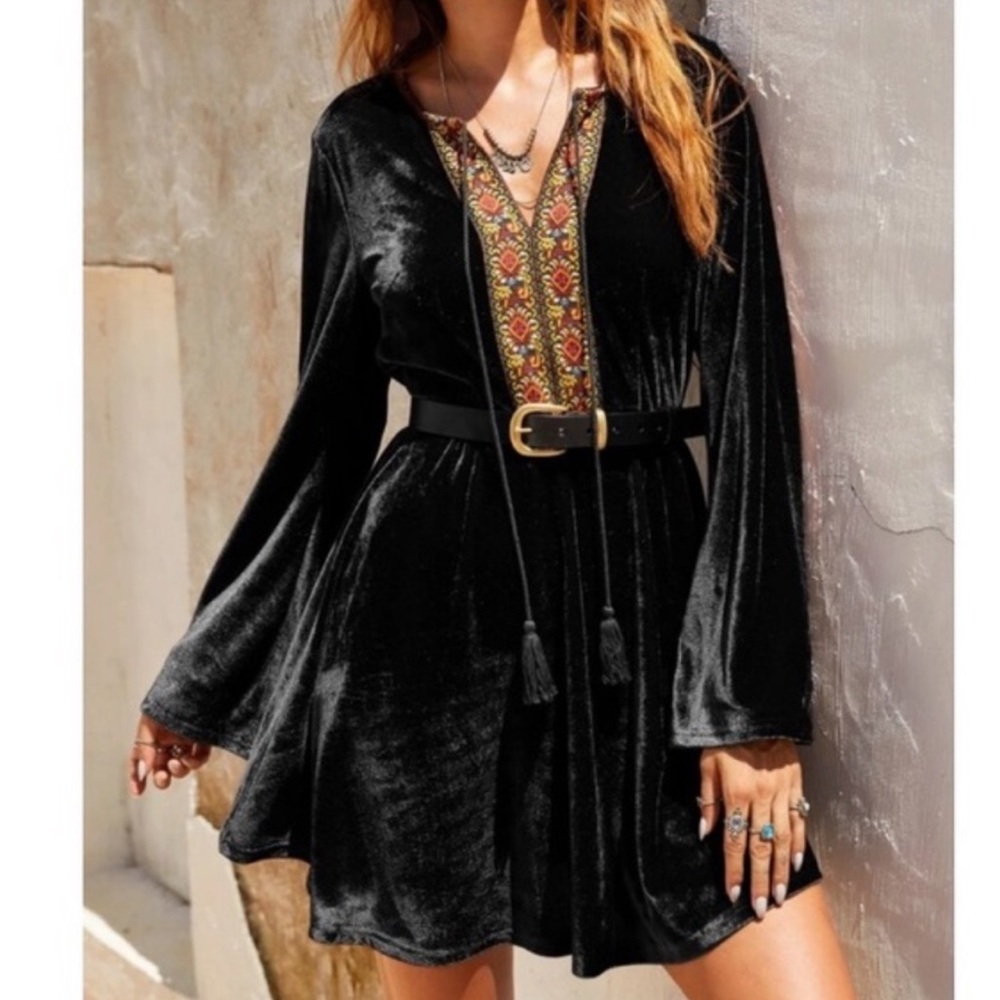 Bohemian burgundy velvet floral embroidered mini dress - Picture 3 of 14